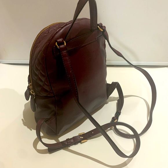 Guess Burgundy Colour Backpack Bag - Perfect for Travel - Picture 5 of 11